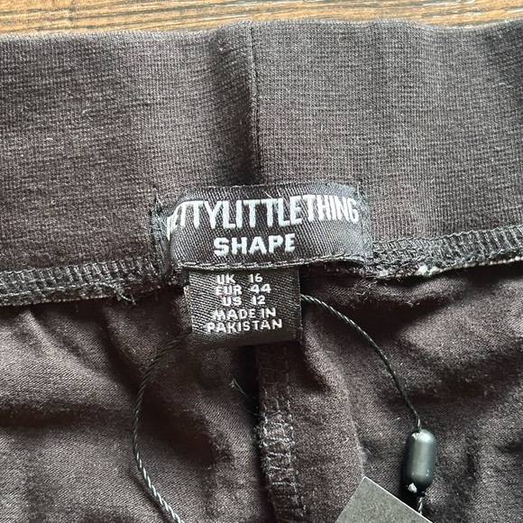 PrettyLittleThing Plain Flared Leggings - Picture 2 of 3